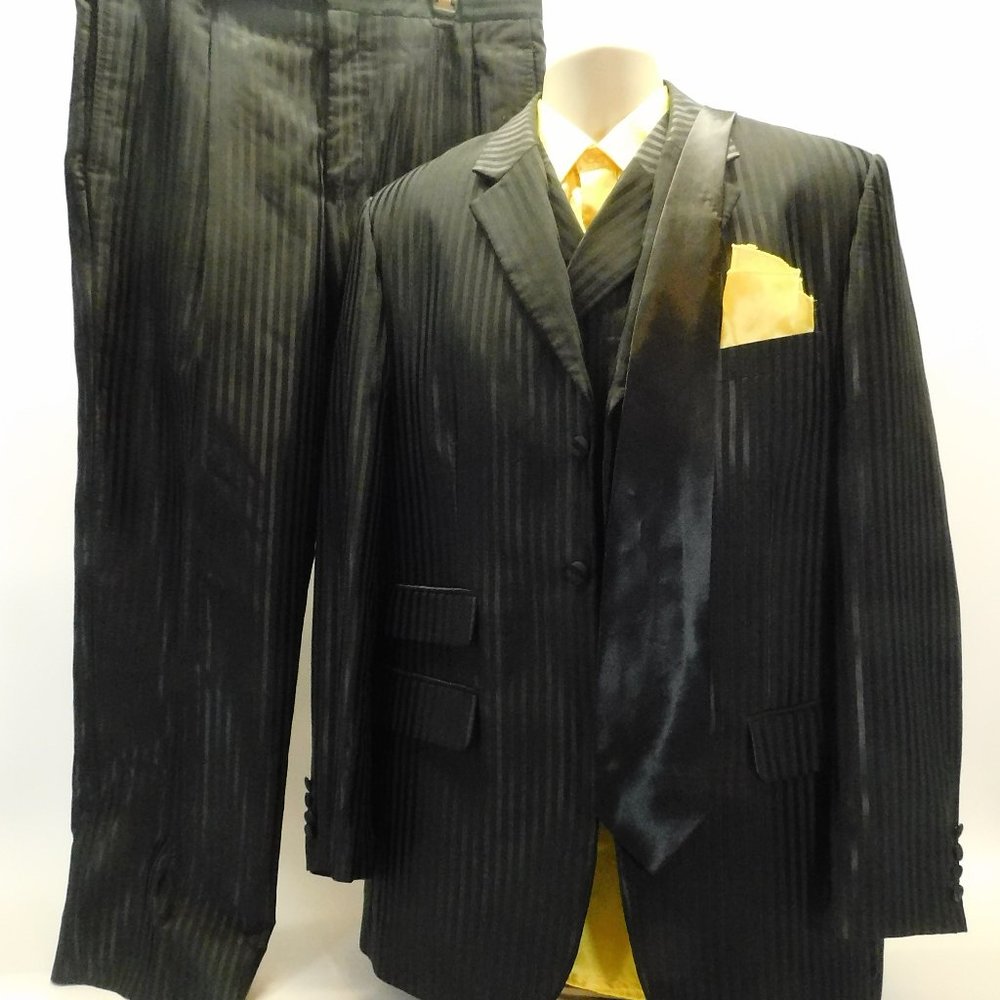 Men's EJ Samuel Black Stripe Suit  42R CL3130 0420